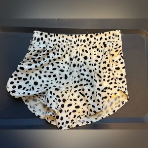 Snow leopard vitality shorts